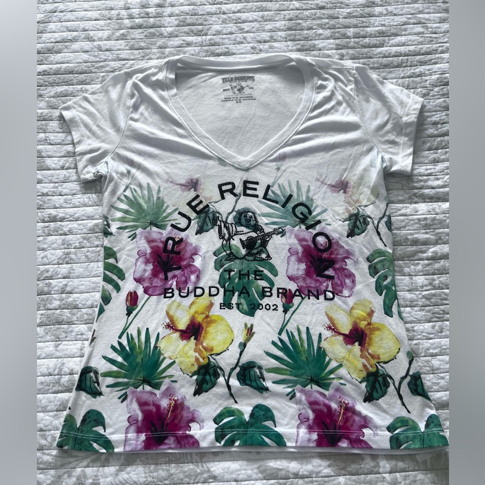 TRUE RELIGION VNECK SZ MEDIUM